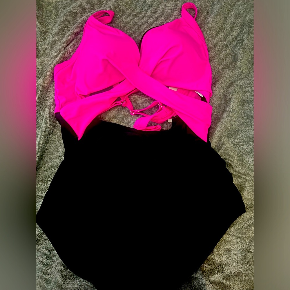 NWT Women’s Meetcurve bathing suit